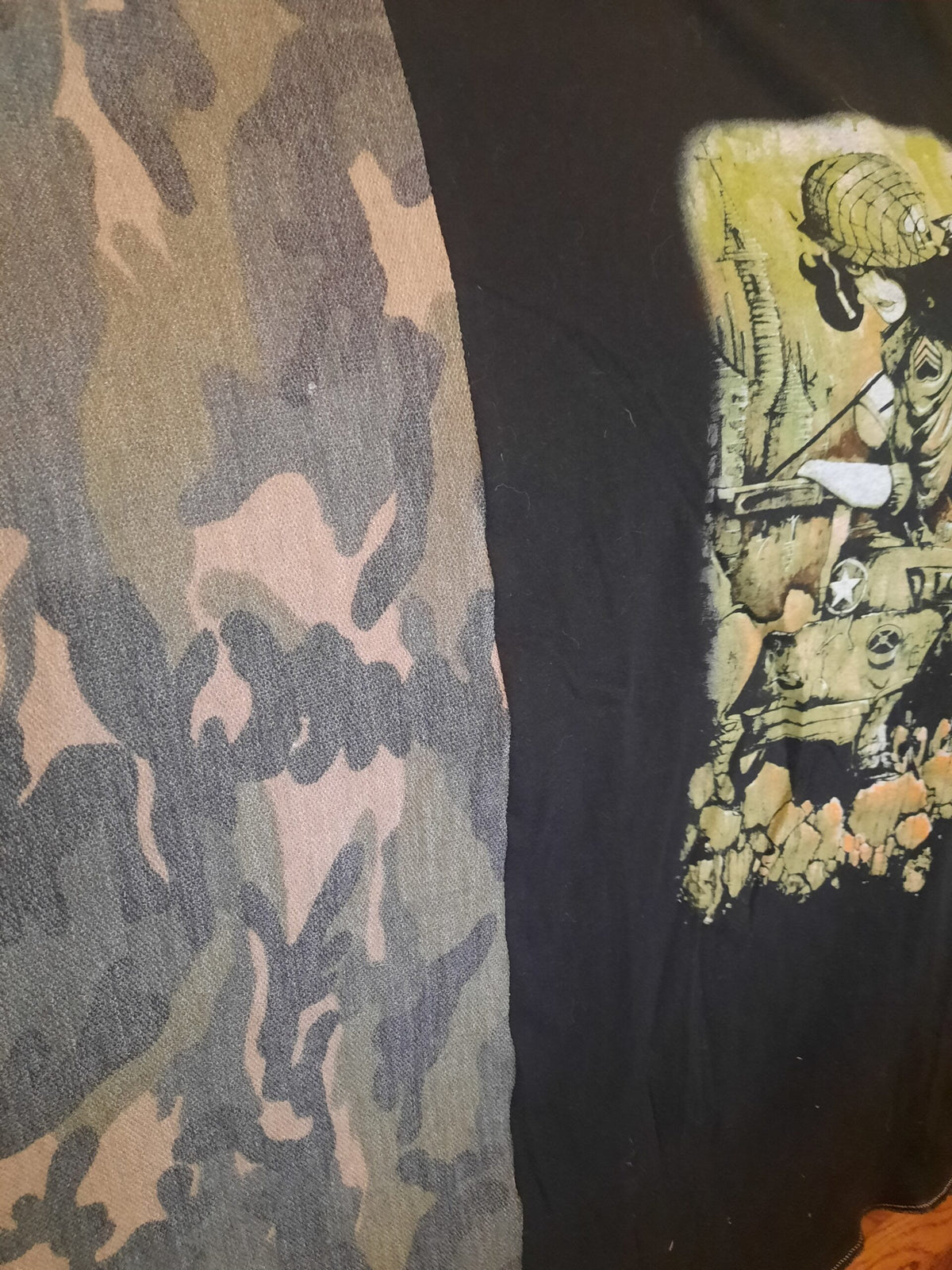 Re-Fashion tee Poncho: military theme