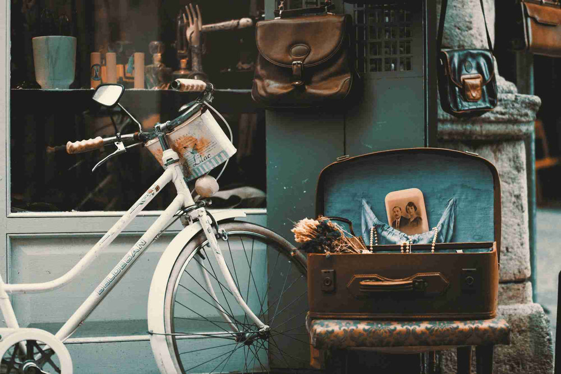 The Differences Between Vintage and Antique: The Difference in Prices, Styles and More