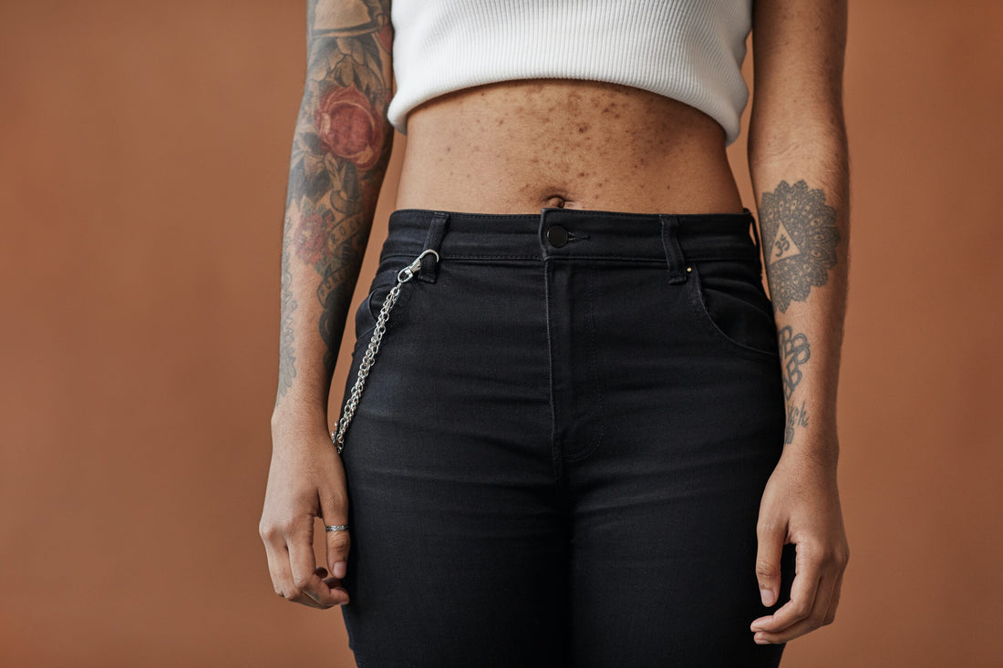 What to Wear with Black Jeans to Be More Stylish and Unique