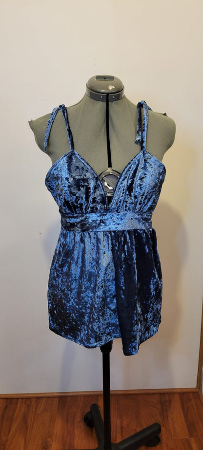 A blue dress on a mannequin.