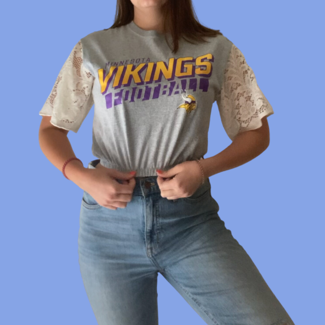 Minnesota vikings lace tee.
