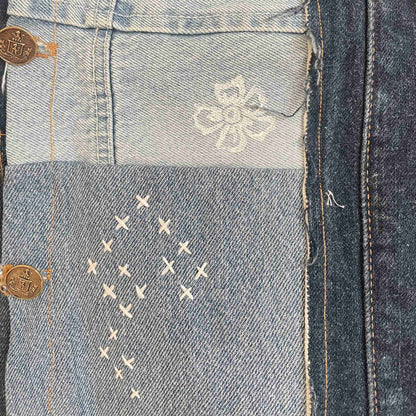 a close up of a pair of jeans with buttons.