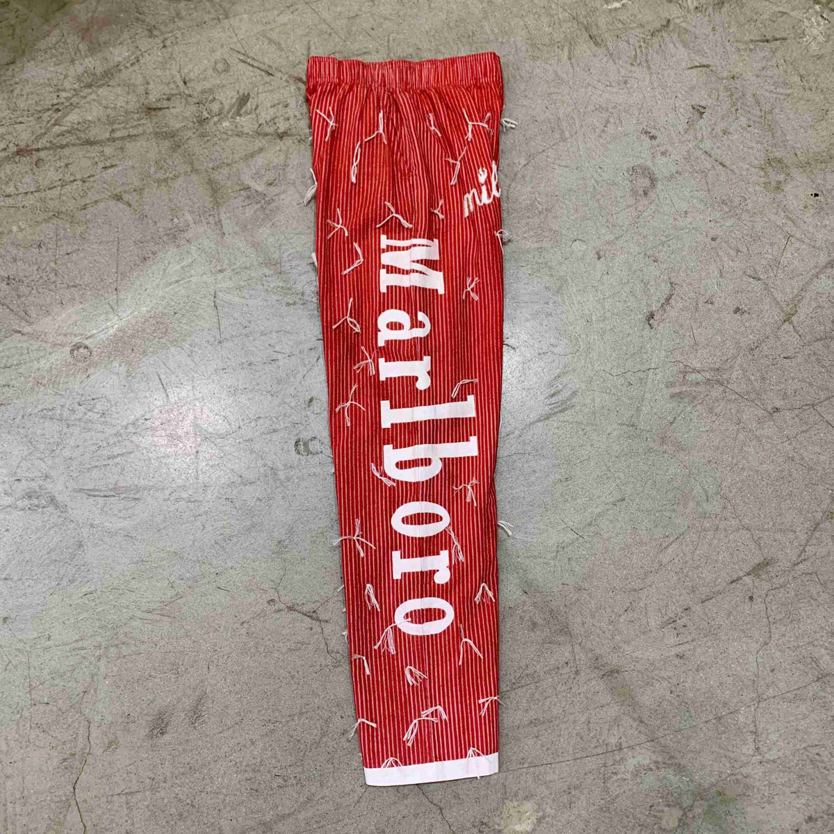a skateboard that is laying on the ground.
