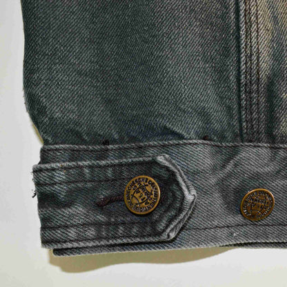 a close up of a pair of buttons on a pair of jeans.
