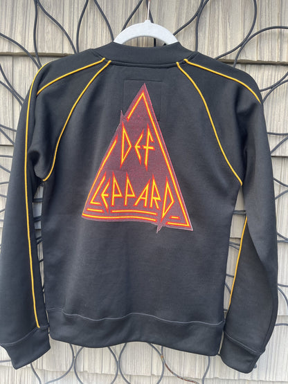 A black sweatshirt with the words def leppard on it.