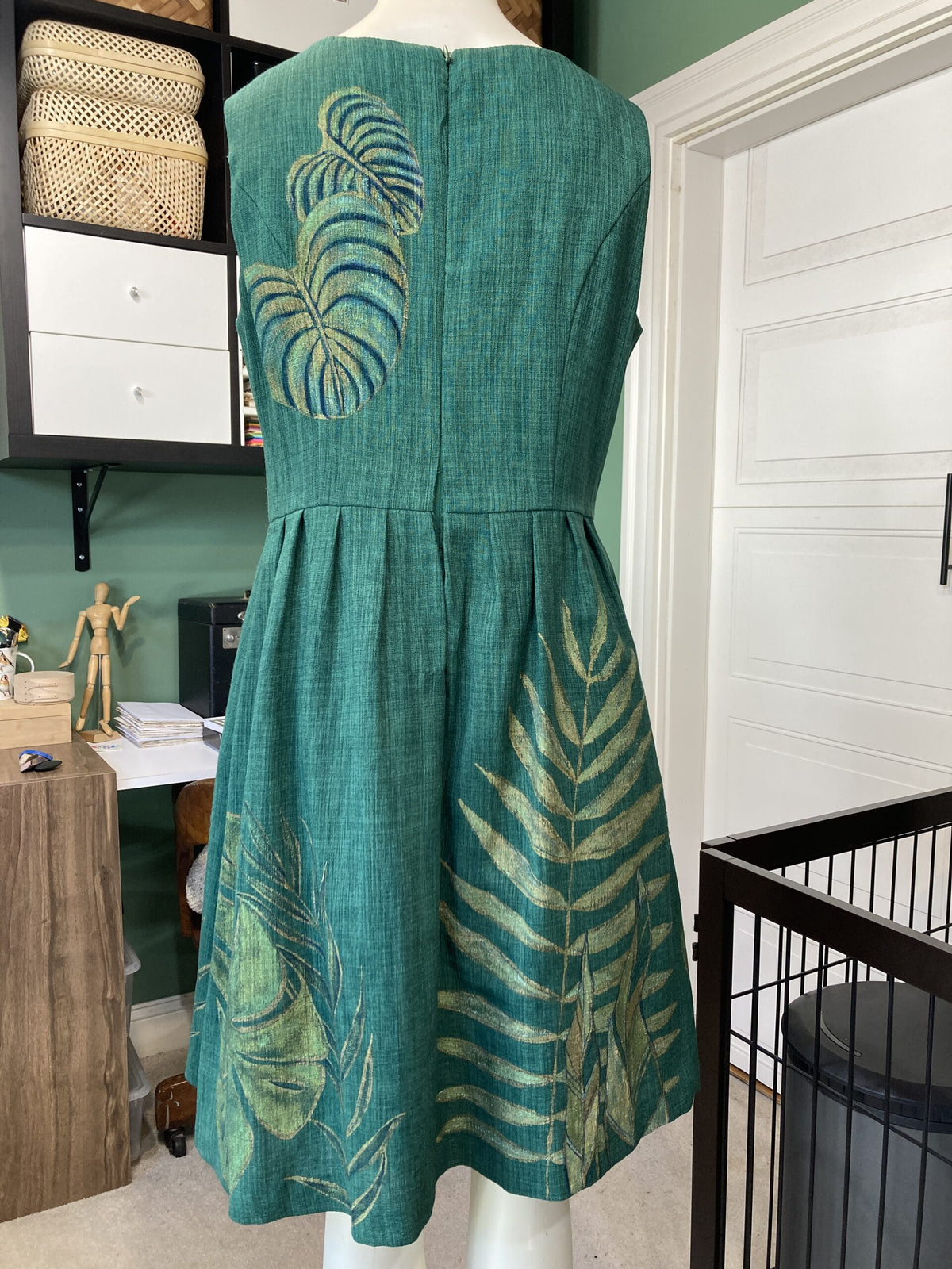 Green jungle leaves hand-painted knee-length dress