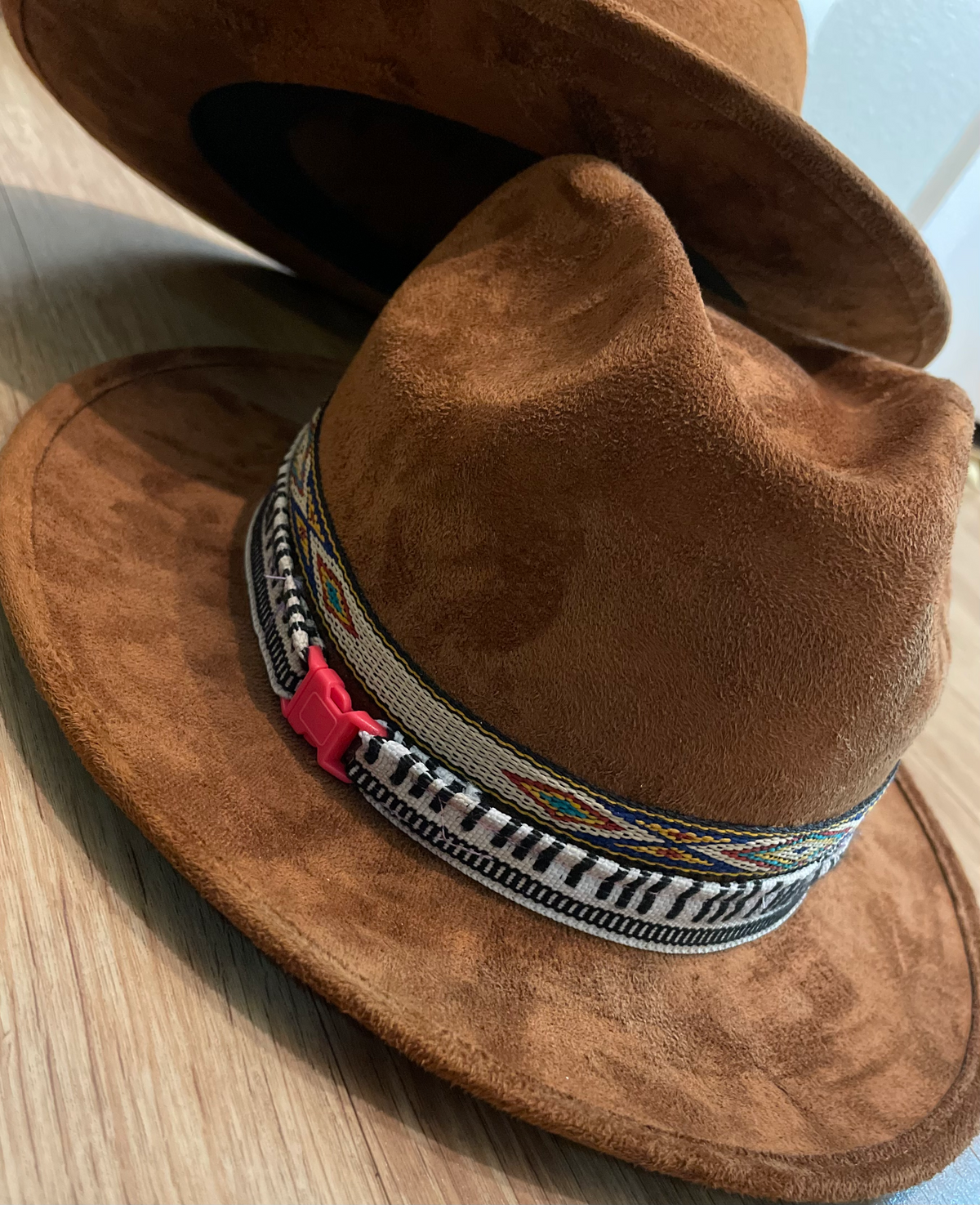 Suede hat with removable band