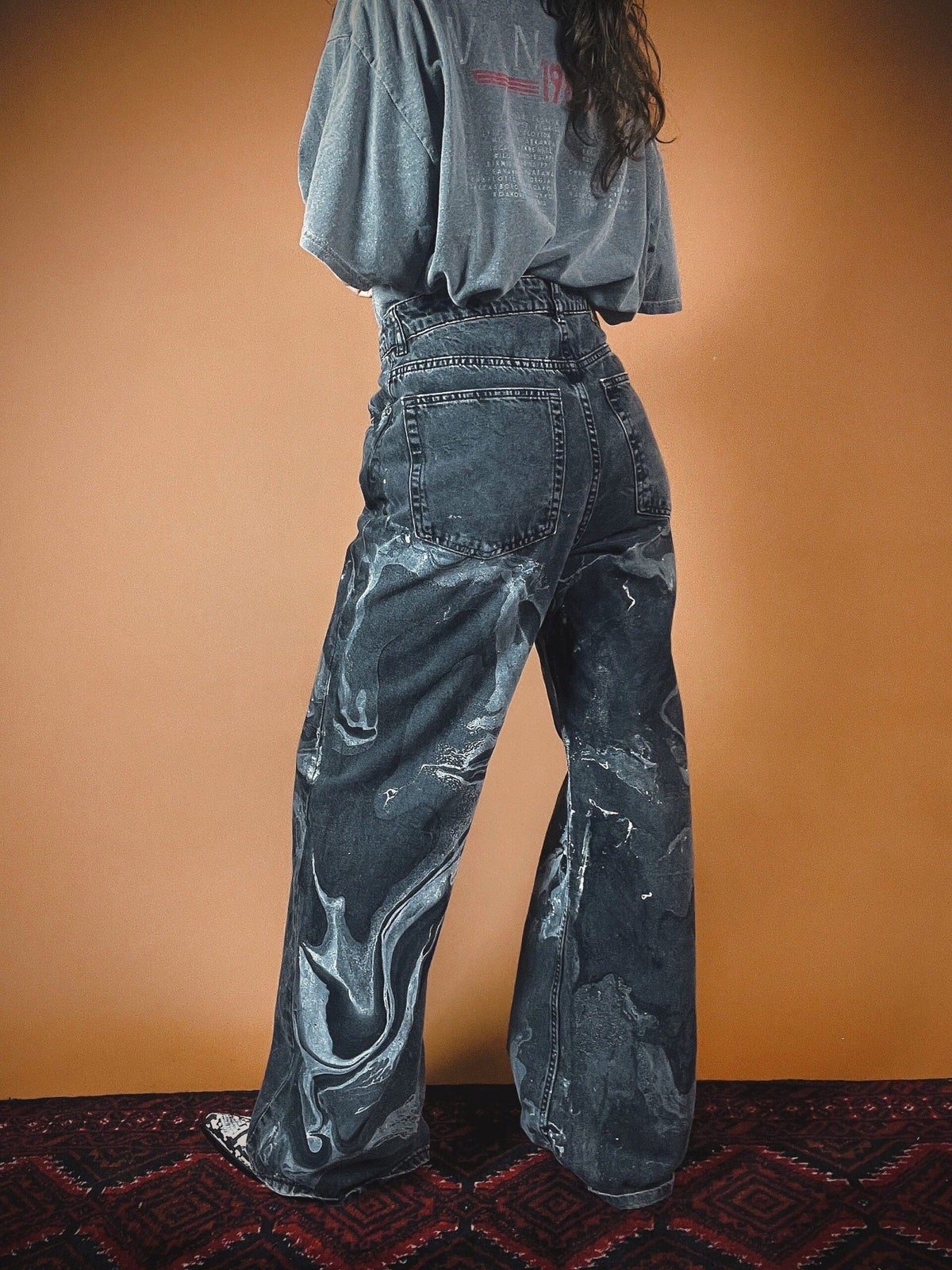 A woman wearing a t - shirt and jeans.