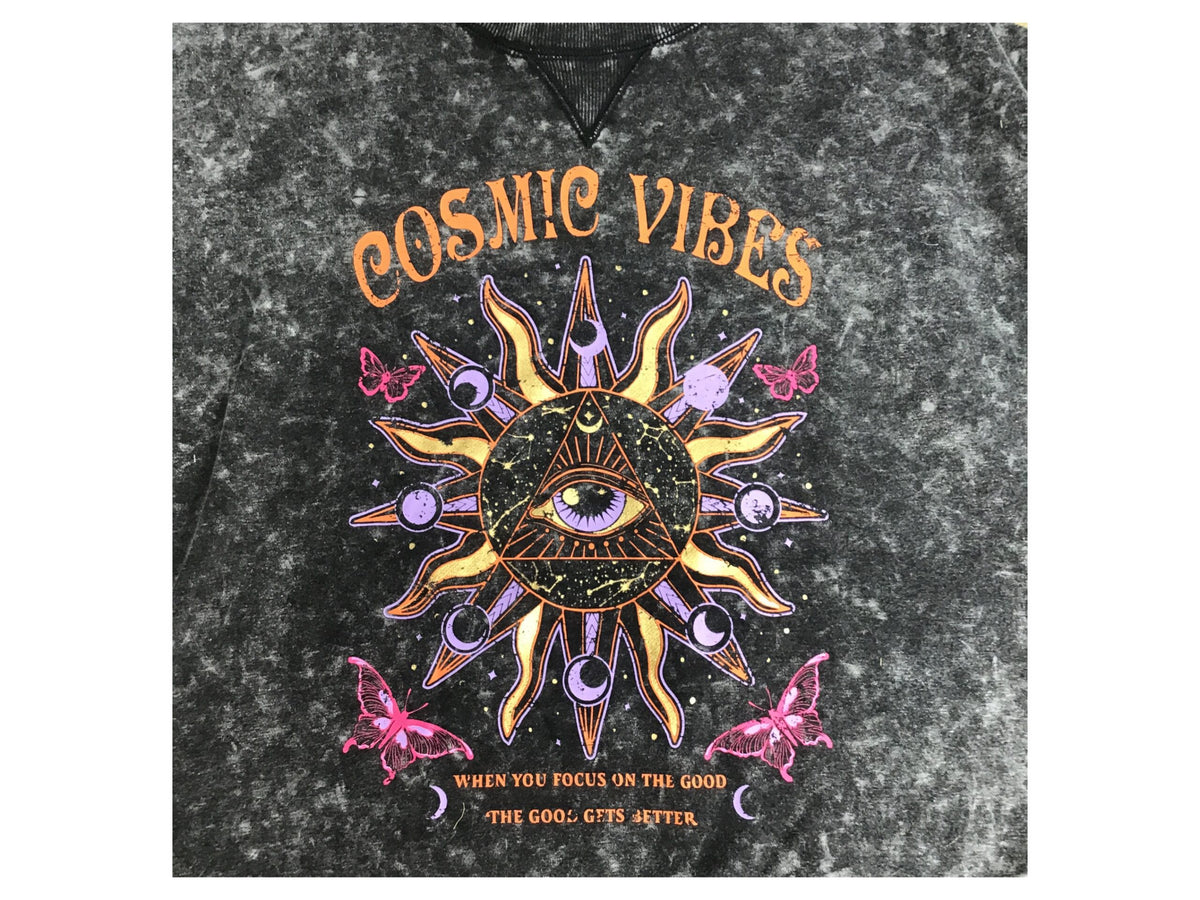 Cosmic vibes tee.