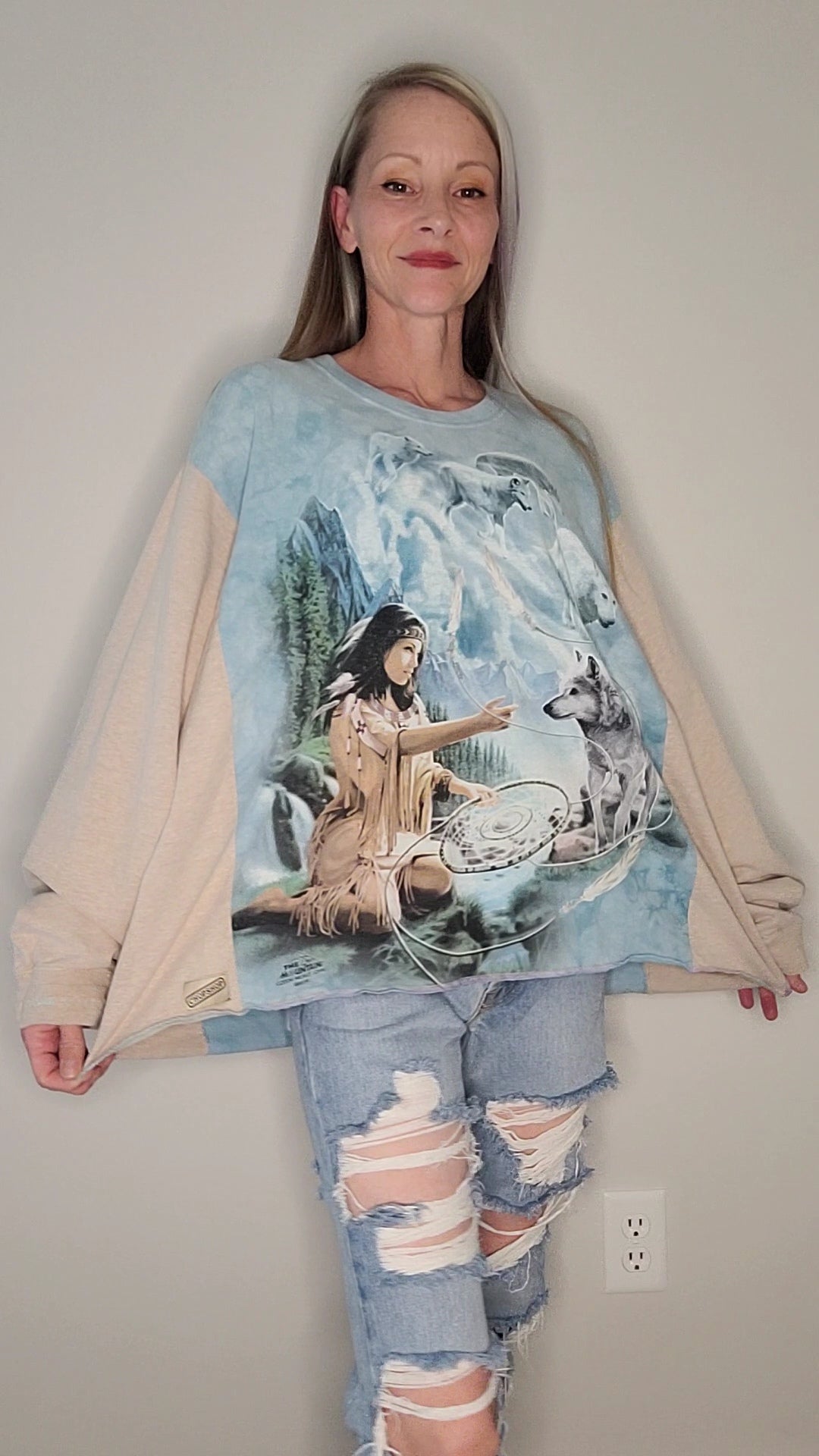 Mountain Dream Weaver Wolves Baggy Sweatshirt
