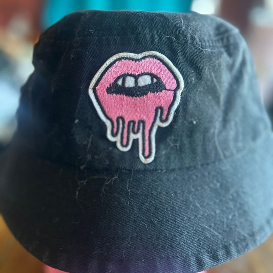 Upcycled Black Drippy Lips Bucket Hat by The Modern Alien, photo 2