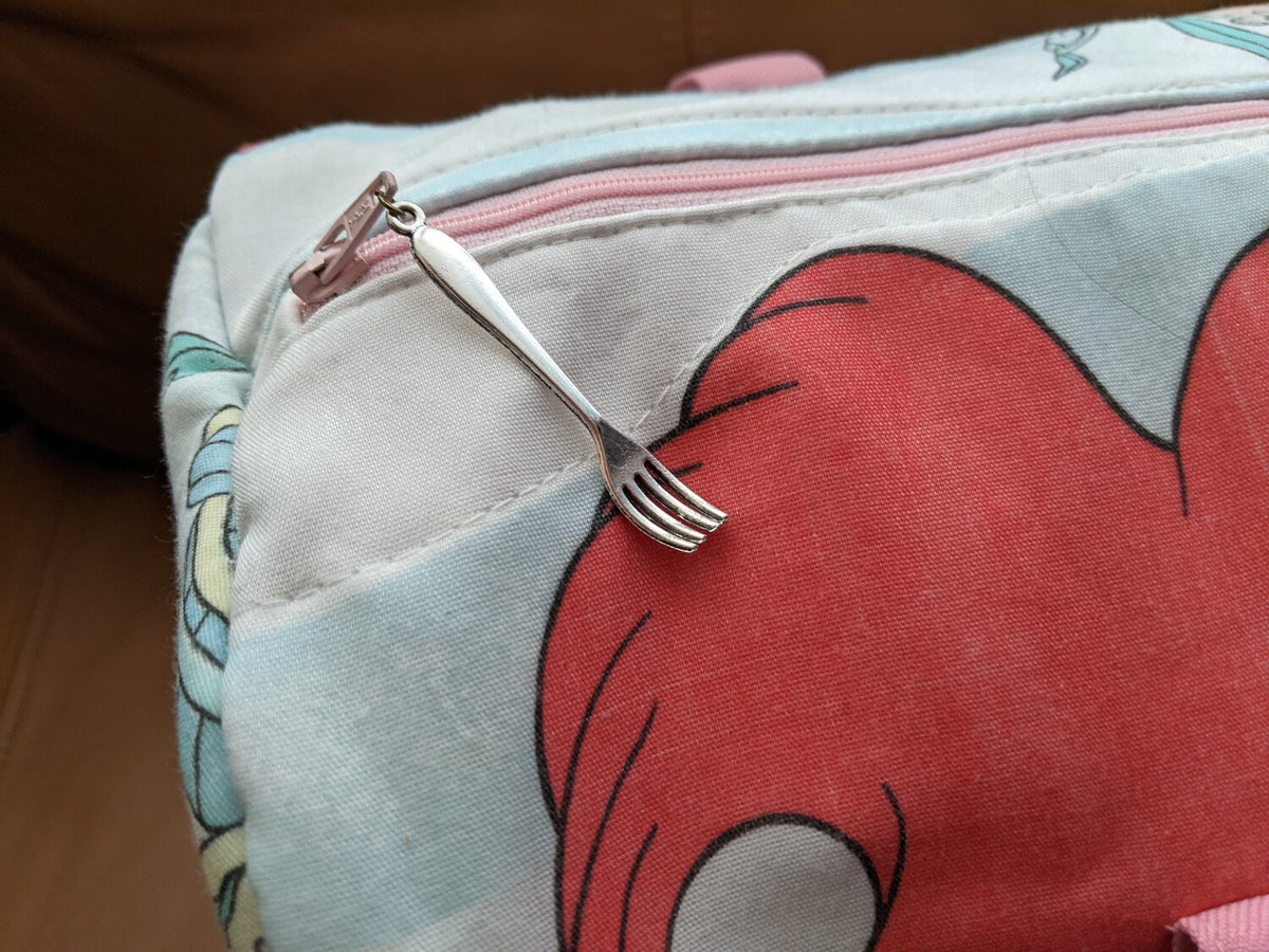 A zipper on a bag.