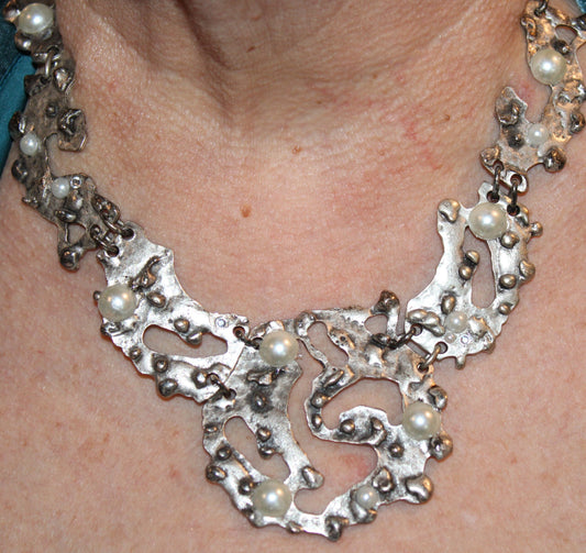 picture of silver tone free form segmented necklace worn with pearls