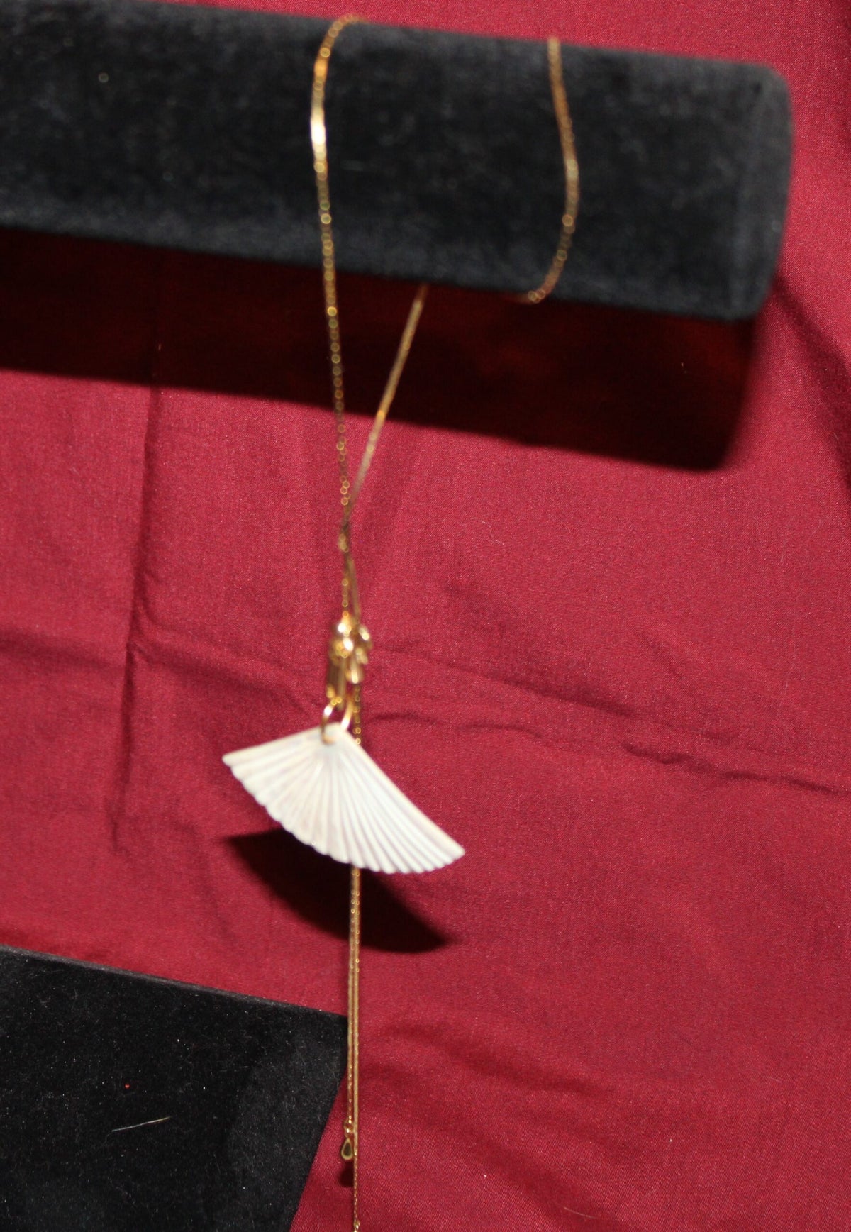 hanging picture of zipper fan pendant necklace