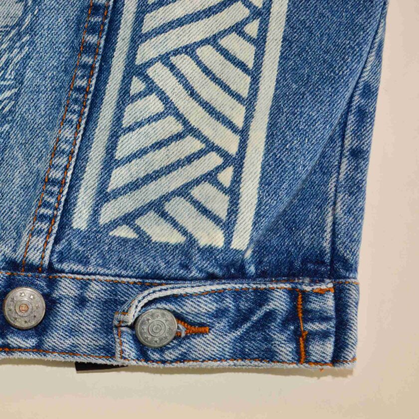 a close up of a pair of blue jeans.