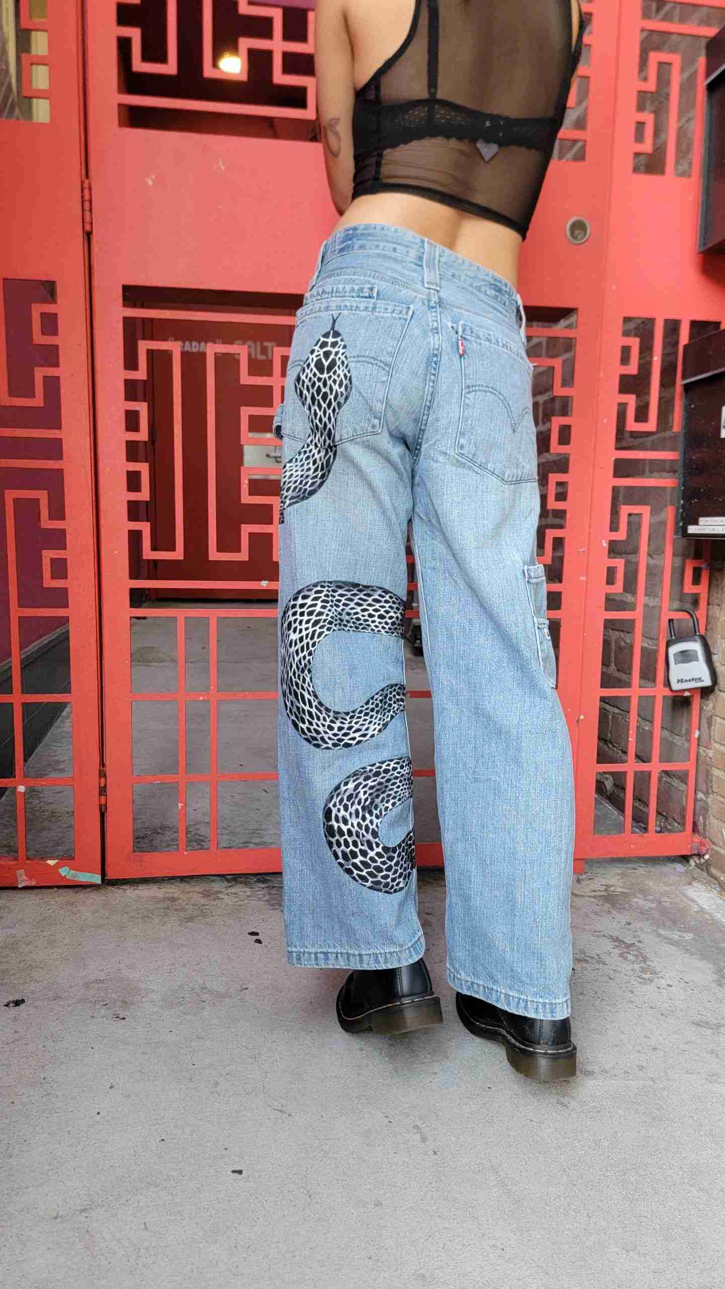 BLACK AND WHITE SNAKE Painted Denim Jeans