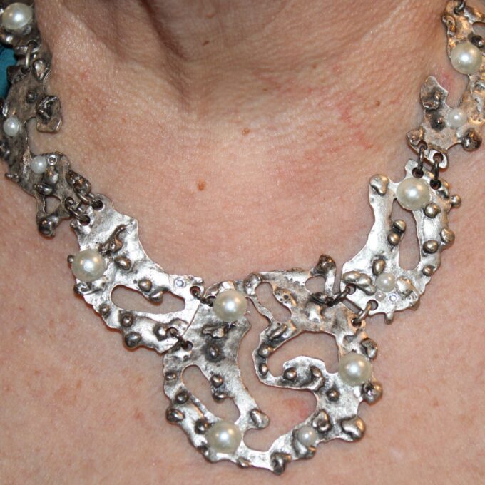 picture of silver tone free form segmented necklace worn with pearls