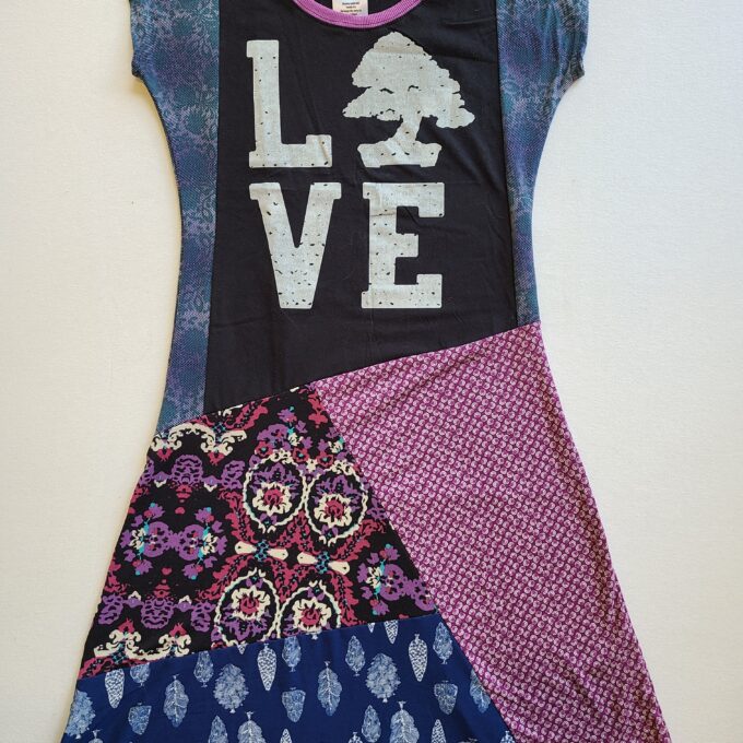 A girl's dress with the word love on it.